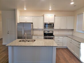 10627 137th St E in South Hill, WA - Building Photo - Building Photo