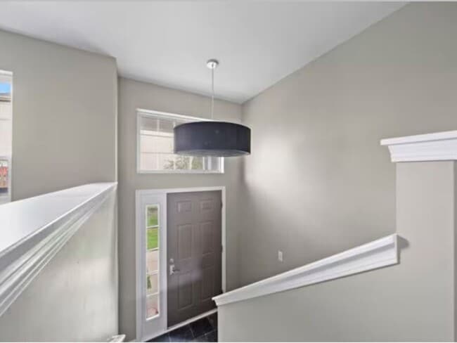 512 Lincoln Station Dr in Oswego, IL - Building Photo - Building Photo