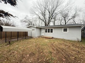 2226 N Kentwood Ave in Springfield, MO - Building Photo