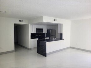 3208 Coral Lake Ln, Unit 3208 in Coral Springs, FL - Foto de edificio - Building Photo