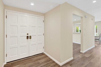 19539 Shadow Springs Way in Porter Ranch, CA - Foto de edificio - Building Photo