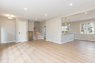 8518 Candlelight Dr W in Willow Springs, IL - Building Photo - Building Photo