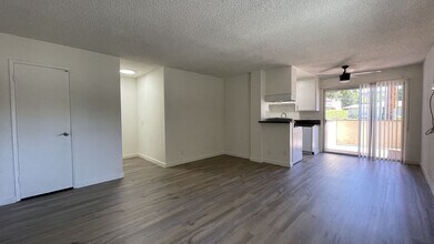 7101 Haskell Ave in Los Angeles, CA - Building Photo - Building Photo