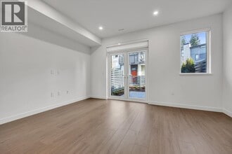 3535 Highland Dr in Coquitlam, BC - Building Photo - Building Photo