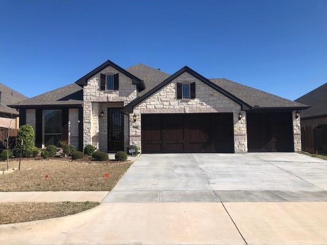2745 Livia Irene St in Burleson, TX - Foto de edificio