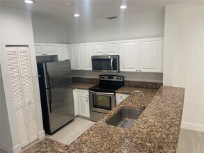 241 E Bayridge Dr in Weston, FL - Building Photo - Building Photo