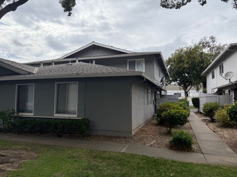 153 Del Rio Cir in Vacaville, CA - Building Photo