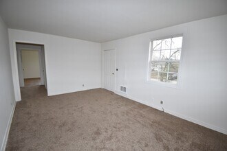 948 E Happy Hollow Dr in Clarksville, TN - Building Photo - Building Photo