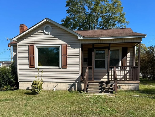 property at 600 W Smith St