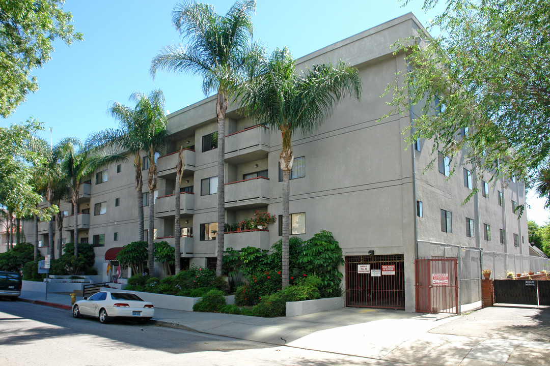 Executive House in Sherman Oaks, CA - Building Photo