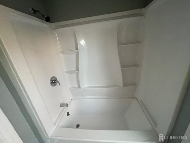 577 Rahway Ave in Woodbridge Township, NJ - Building Photo - Building Photo