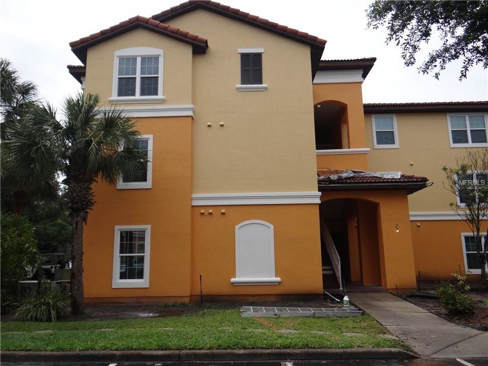 5463 Vineland Rd in Orlando, FL - Building Photo
