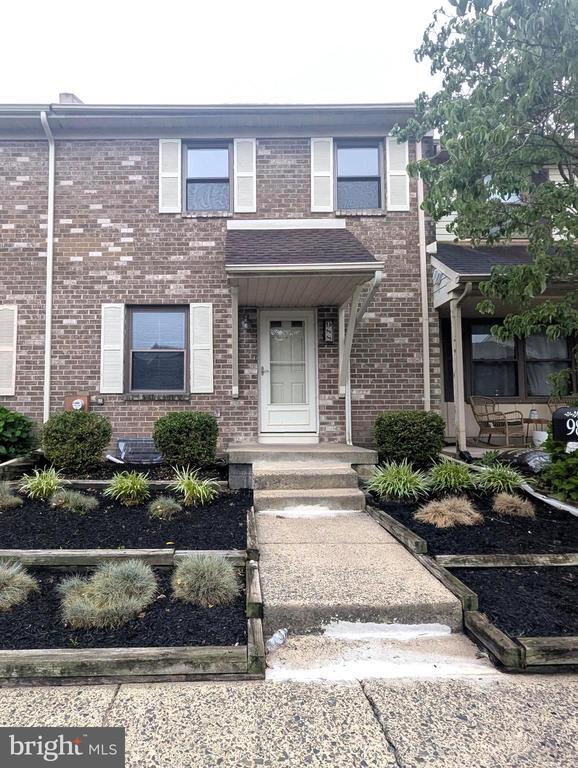 988 Beechwood Pl in Warminster, PA - Foto de edificio - Building Photo