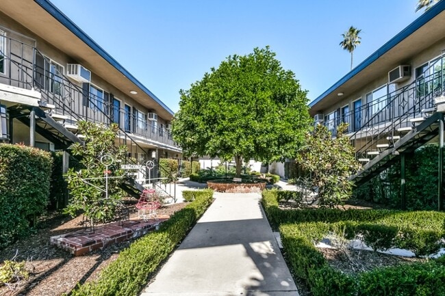 999 Locust St in Pasadena, CA - Building Photo - Building Photo