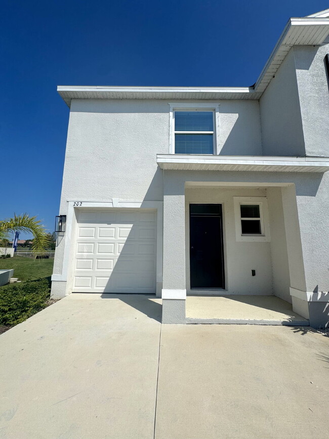 202 Mangrove Shade Cir in Apollo Beach, FL - Building Photo - Building Photo