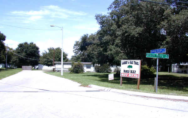 Larret & Oak Trail in Seffner, FL - Building Photo