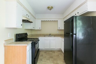 819 Ridge Rd-Unit -D in Fayetteville, NC - Building Photo - Building Photo