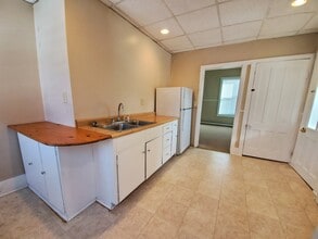 27 First Ave, Unit #4 in Broadalbin, NY - Foto de edificio - Building Photo