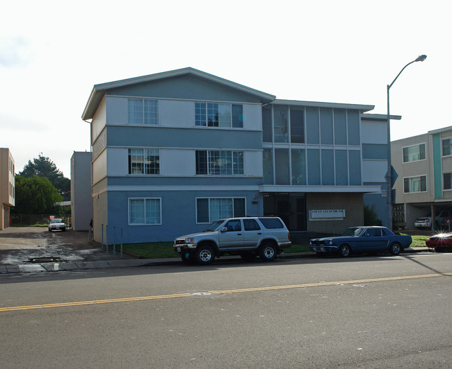 583 Clarinada Ave in Daly City, CA - Building Photo - Building Photo