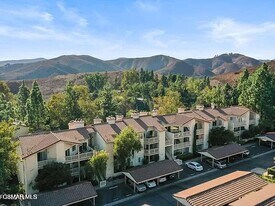 697 Sutton Crest Trail in Agoura Hills, CA - Building Photo