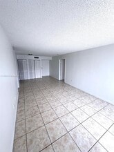 8261 NW 8th St in Miami, FL - Building Photo - Building Photo