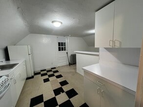 456 Salem St, Unit 4 in Medford, MA - Building Photo - Building Photo