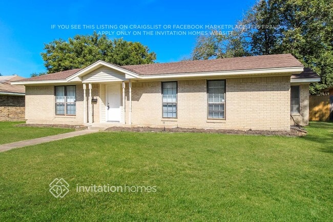 805 Poinsettia Dr in Lancaster, TX - Building Photo - Building Photo