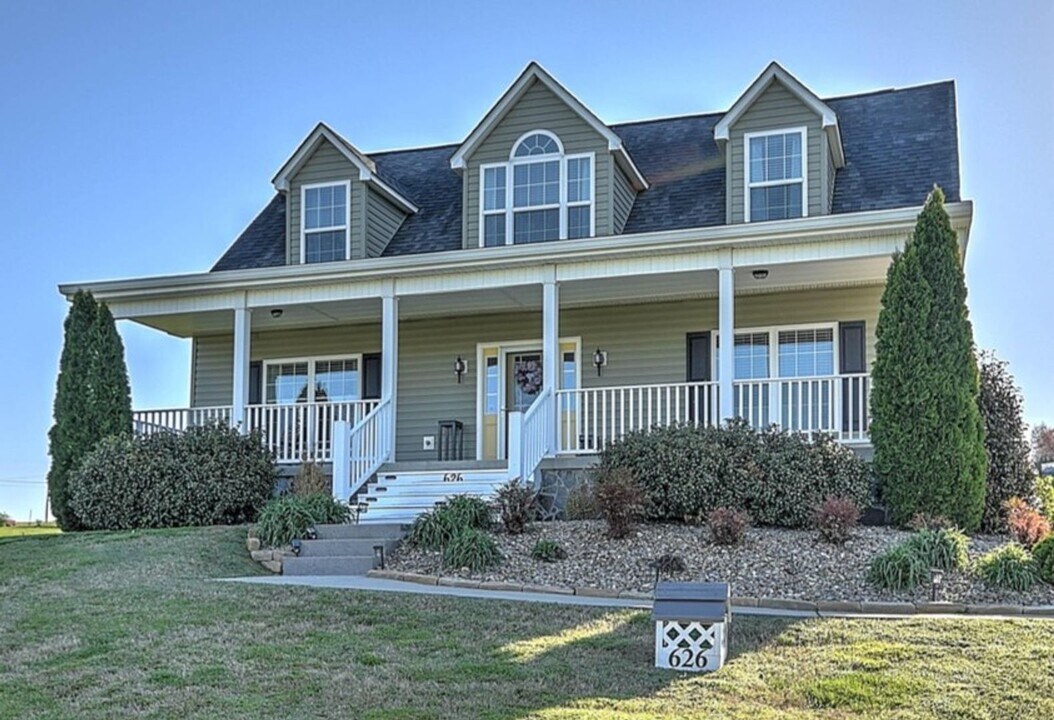 626 Stone Dam Rd in Chuckey, TN - Building Photo