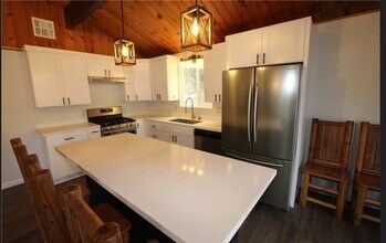 884 Spruce Ln in Big Bear, CA - Building Photo - Building Photo