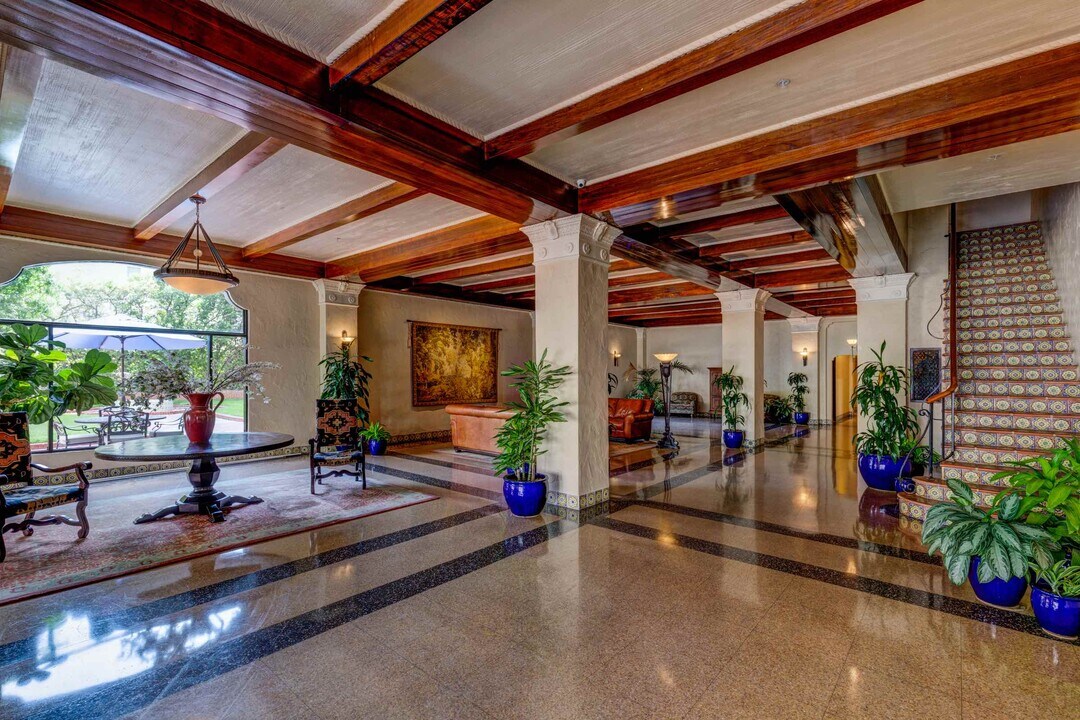 The Hermoyne in Los Angeles, CA - Foto de edificio