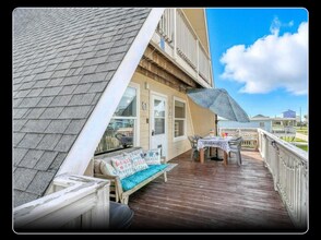 222 Sandpebble Pl in Surfside Beach, TX - Building Photo - Building Photo