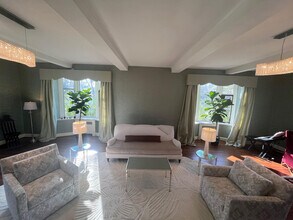 5553 Little Falls Rd in Arlington, VA - Foto de edificio - Building Photo