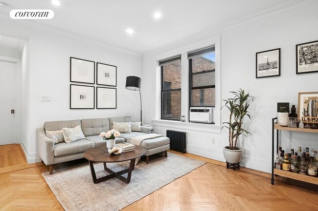 24-39-39 38th St in Queens, NY - Building Photo - Building Photo