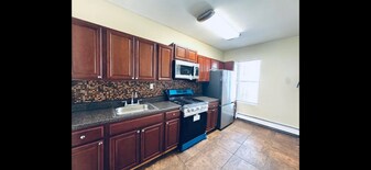 101 1/2 Ocean Ave, Unit 2 in Jersey City, NJ - Building Photo