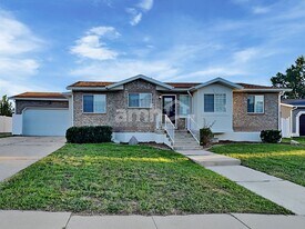 1074 E 3250 N in Layton, UT - Building Photo