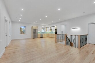 14 Newell Rd, Unit 14 in Brookline, MA - Building Photo - Building Photo