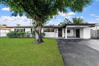 1472 NE 62nd St in Fort Lauderdale, FL - Building Photo - Building Photo