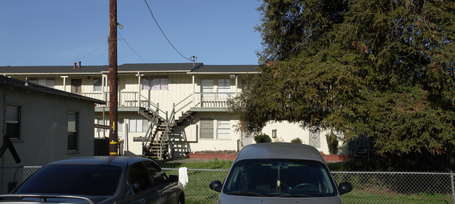 1617-1625 Oriole Ave in San Leandro, CA - Building Photo - Building Photo