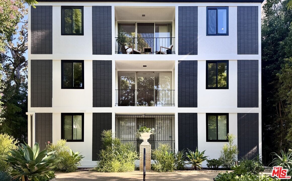 414 N Palm Dr in Beverly Hills, CA - Building Photo