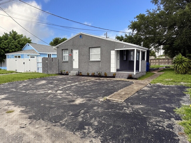 property at 172 W 15th St