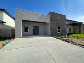 5521 Conroe St in Laredo, TX - Building Photo