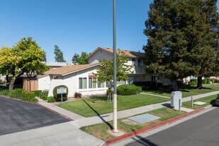 5529 Entrada Cedros in San Jose, CA - Building Photo