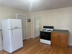 22 Pine St, Unit 1 in Dudley, MA - Building Photo - Building Photo