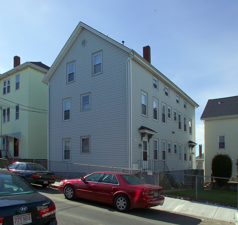 241 Washington St in Fall River, MA - Building Photo