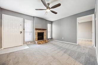 2100 Wilcrest Dr in Houston, TX - Building Photo - Building Photo