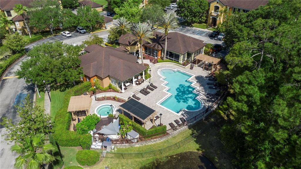 712 Crest Pines Dr in Orlando, FL - Foto de edificio