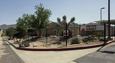 Halter Sunset Village in Joshua Tree, CA - Foto de edificio - Building Photo