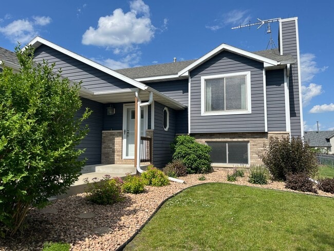 5918 Shetland Dr NW in Rochester, MN - Building Photo - Building Photo