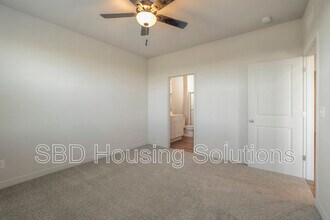 12411 S Parkwood Ln in Lee's Summit, MO - Building Photo - Building Photo