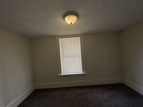 824 Spencer Ave, Unit Apt 2 in Santa Rosa, CA - Foto de edificio - Building Photo